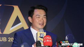 中職傳奇球星中信兄弟「恰恰」彭政閔紅了眼眶宣布這季打完引退。（記者邱榮吉/攝影）