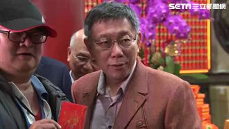 初一發紅包　柯P「紅西裝」跑15廟