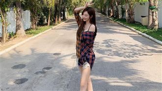 女神曾莞婷　出國超大膽連…都吞了