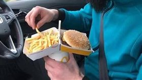 麥當勞漢堡盒這樣使用，網友驚呆了（圖／翻攝爆廢公社）