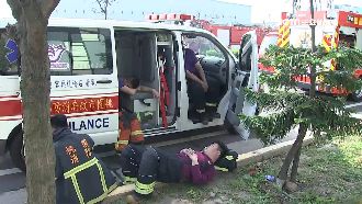 嘉里大榮大火！打火英雄累癱吃冷泡麵