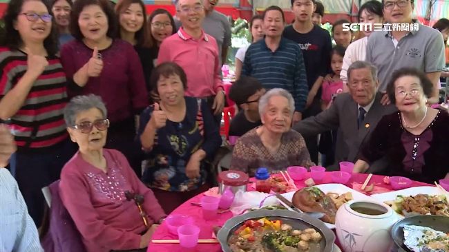 熱鬧回娘家！77乳加老董6代同堂