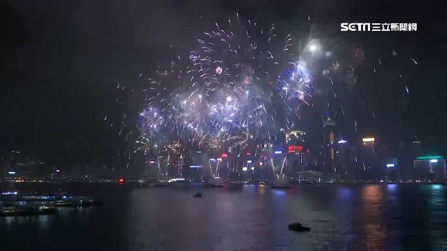 歡慶豬年！維多利亞港23分鐘煙火秀