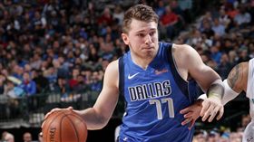 ▲獨行俠『歐洲金童』東契奇19分11助攻10籃板，拿下生涯第3度大三元。（圖／翻攝自推特）