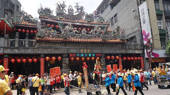 他們拜郭董發跡廟　刮中2百萬＋賓士