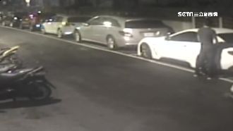 瑪莎拉蒂停路邊　慘遭屁孩「尿襲」