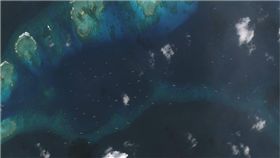 菲律賓填海造陸惹火中國！「百船齊發」圍島威嚇　圖／翻攝自AMTI