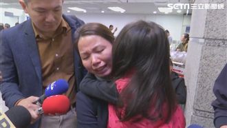 華航罷工／無法跟弟團聚！她淚灑機場