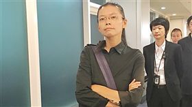 李凈瑜返抵台灣　下一步有待討論非政府組織（NGO）工作者李明哲妻子李凈瑜（前左）與婆婆郭秀秦12日晚間返抵台灣，郭秀秦低調表達感謝，李淨瑜則是發表返國聲明，至於下一步，李淨瑜說，還要再與救援小組討論。中央社記者吳睿騏桃園攝  106年9月12日