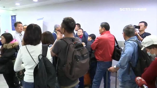 批華航罷工太惡霸！旅客無奈急改票