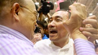 尷尬！侯友宜累了嗎？拜年圖連錯2次