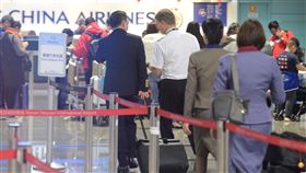 徵召機師服勤  華航：感謝肩負社會責任（2）華航機師8日清晨6時正式罷工，中華航空公司表示，有徵召願意服勤的機師，也感謝共同肩負春節疏運的社會責任。中央社記者邱俊欽桃園機場攝　108年2月8日