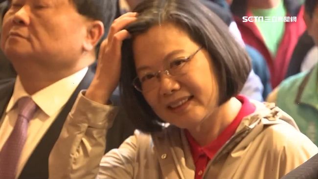 國運中籤、中上籤　總統聞訊笑而未答