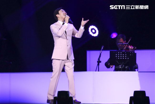 費玉清2019告別演唱會台北場，現場座無虛席暖心開唱。（記者林士傑/攝影）