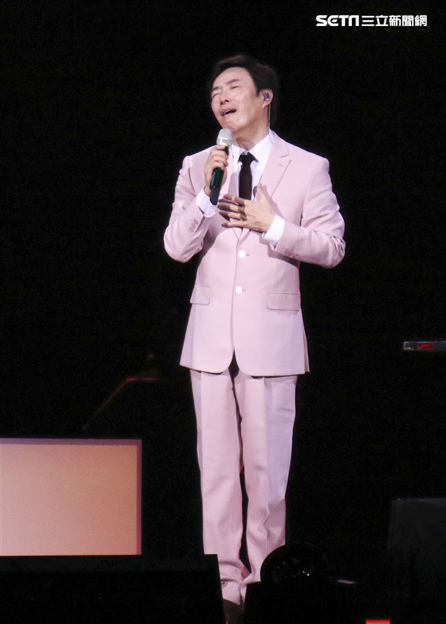 費玉清2019告別演唱會台北場，現場座無虛席暖心開唱。（記者林士傑/攝影）