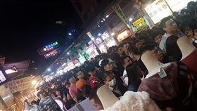 逢甲夜市,過年,人潮／爆怨公社