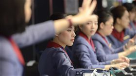 華航機師罷工首日　緊急協調大幅降低旅運危機桃園市機師職業工會華航分會宣布8日清晨6時啟動罷工，大多數旅客在華航緊急協調航班與其他航空公司支援下，僅零星旅客未能前往目的地，首日罷工危機大幅減低。中央社記者邱俊欽桃園機場攝　108年2月8日