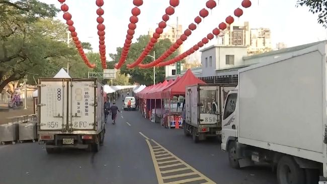 愛河金銀河開張！千條香腸瀑布吸睛