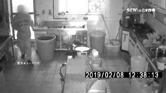 小偷撬飲料店後門…偷近12萬薪水錢