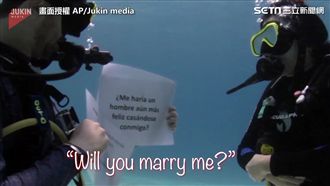 海底世界求婚　網友「浪漫爆棚」