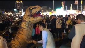 台南,16歲,恐龍裝,學費,毆打,黃偉哲（圖／翻攝畫面）