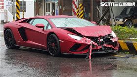 29歲駕駛恍神撞安全島　2700萬「牛王」林寶堅尼爛了