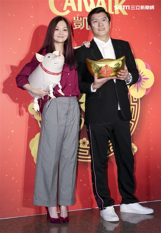 2019凱渥開春團拜，董事長吳鋒、花花(張嘉雲)。（記者林士傑/攝影）