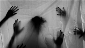 撞鬼，詭異，白布，手掌（圖／翻攝自PIXABAY）