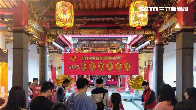 擲十連聖杯　嬤弟從過年要戰到228