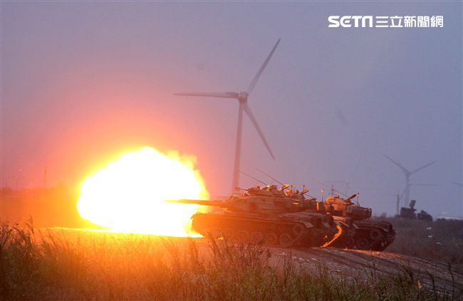 M60A3戰車實施火砲射擊。（記者邱榮吉/台中拍攝）