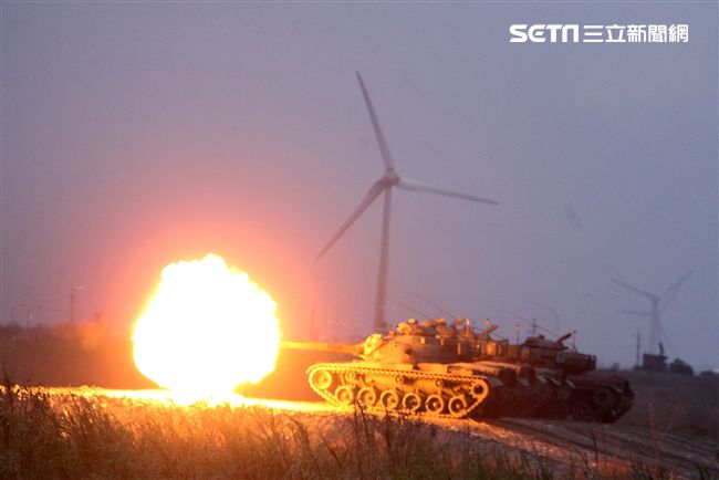 M60A3戰車實施火砲射擊。（記者邱榮吉/台中拍攝）