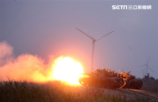 M60A3戰車實施火砲射擊。（記者邱榮吉/台中拍攝）