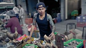 張再興曾混過街頭，個性也豪爽不扭捏。（圖／翻攝自臉書）