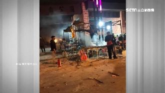 煙花射向炮竹攤　一秒上演「蜂炮秀」