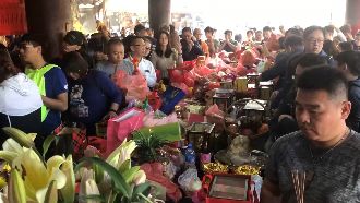 信眾瘋求財！紫南宮香油錢收入破千萬