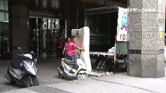 六福皇宮名床一折出清　民眾翹班瘋搶