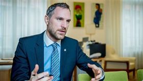 布拉格新任市長的賀瑞普（Zdenek Hrib）（圖／翻攝自@ Floweecz推特）