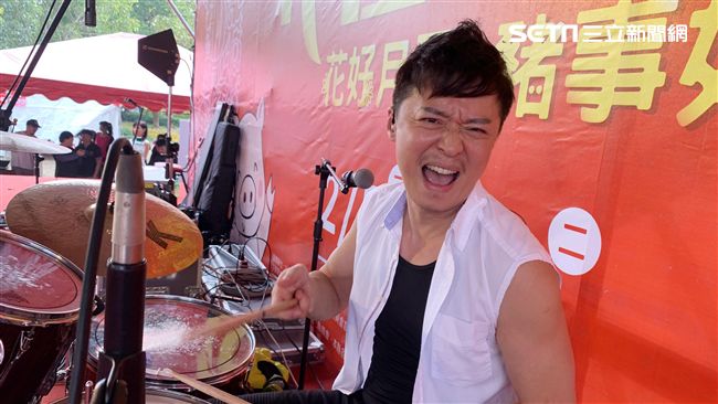 男星放棄操肌！反揪老婆一起「吃雞」