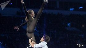 溜冰選手服裝超緊身…近看幾乎「透視」！網驚：三點全露？
youtube