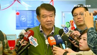 應變處理差！何煖軒遭藍綠陣營嗆下台