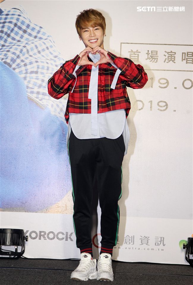 古曜威「MyLove一起去旅行」新歌慶功記者會。（記者邱榮吉/攝影）