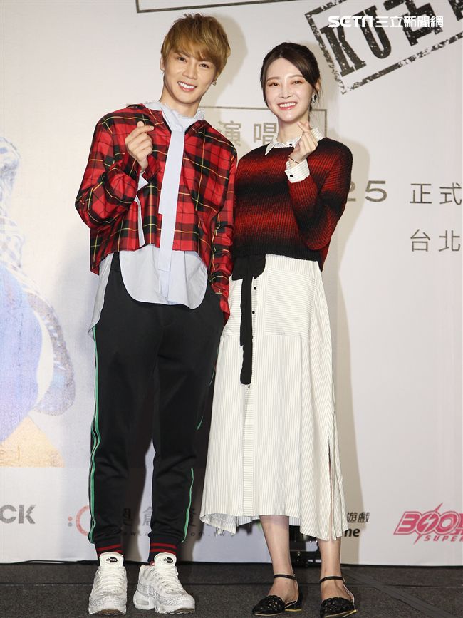 古曜威第一首MV與陳夢晨合作，送上巧克力520。（記者邱榮吉/攝影）