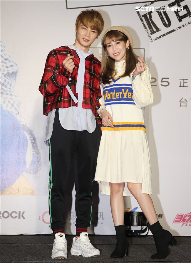 古曜威「MyLove一起去旅行」新歌慶功記者會，宅男女神董梓甯（梓梓）站台。（記者邱榮吉/攝影）