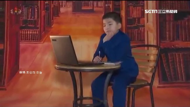北韓夯拍沙龍照　服裝大飄復古味！