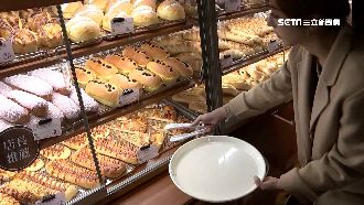 引日廠技術　超市龍頭拚現做麵包！