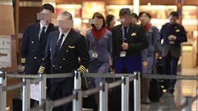 華航機師罷工　桃機13日取消21航班華航機師罷工事件持續延燒，桃園國際機場公司12日指出，依據華航提供最新資料顯示，桃機13日華航班機共計有21架次取消。中央社記者邱俊欽桃園機場攝　108年2月12日