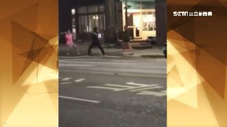 酒後爆街頭全武行！男遭撞飛棍棒亂毆