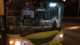 台中,統聯,煞車鼓,擋風玻璃,國道,鋼片（圖／翻攝自爆料公社）