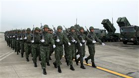 空軍防空暨飛彈指揮部編成典禮由司令沈一鳴上將主持，統一防空作戰指管事權，加快威脅反應速度，以建立一支「量適、質精、戰力強」之防空勁旅。（記者邱榮吉/攝影）