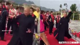 法師灑水祈福！4分鐘轉152圈　結果吐滿地